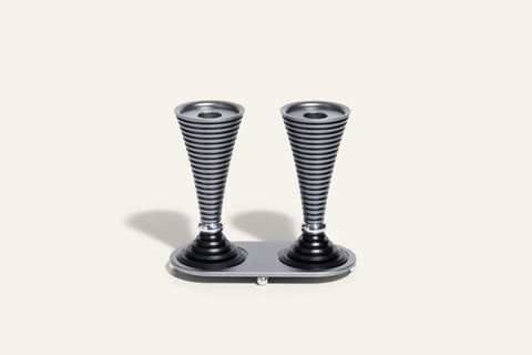 פמוטים עגולים עם מעמד לשבת מדגם Grooved